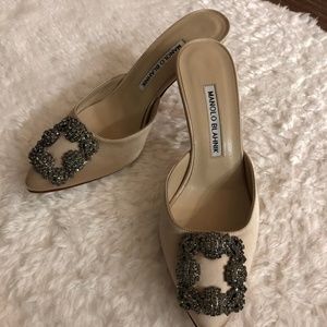 manolo blahnik champagne satin hangisi mule 75mm